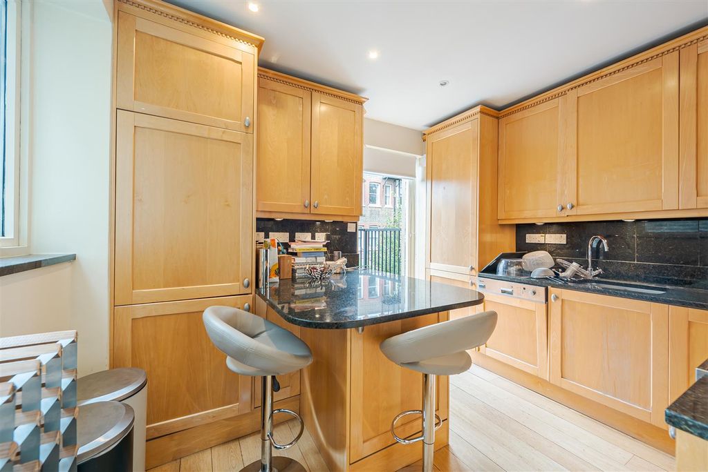 Property photo 2 of 12 Bina Gardens 7C-2.Jpg