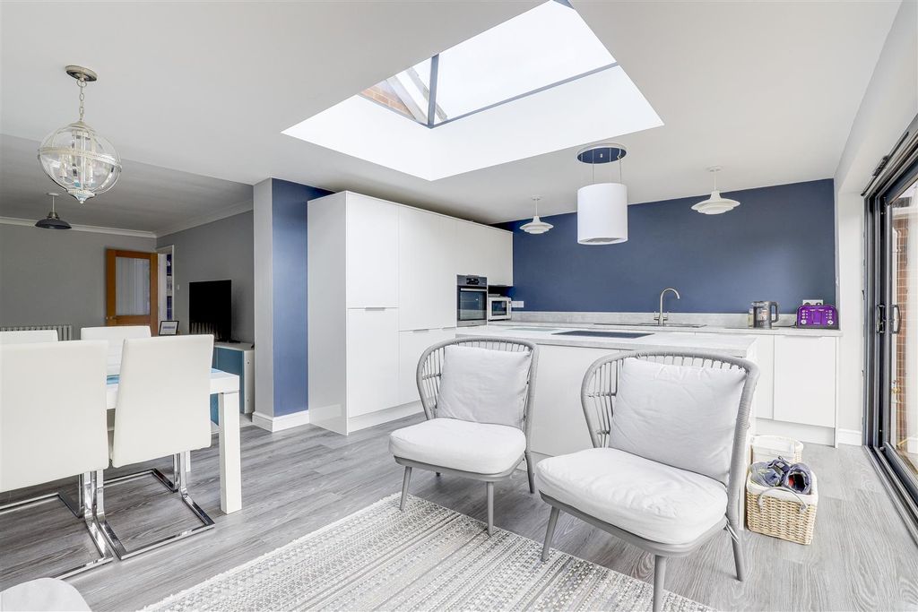 Property photo 3 of 23 10497.Jpg