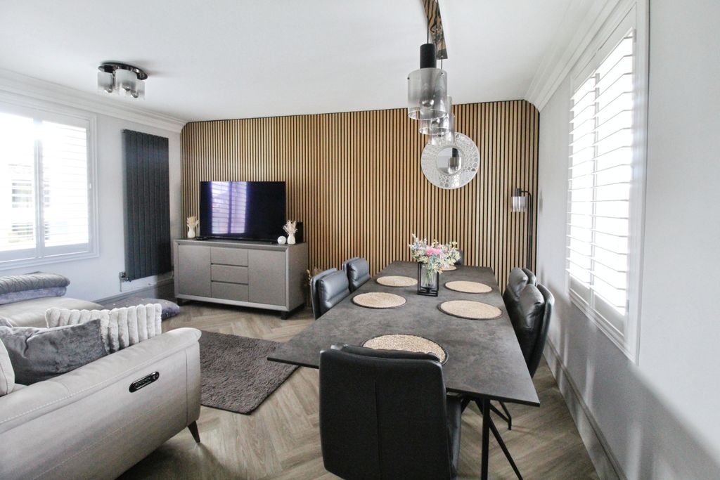 Property photo 2 of 20 Lounge / Diner