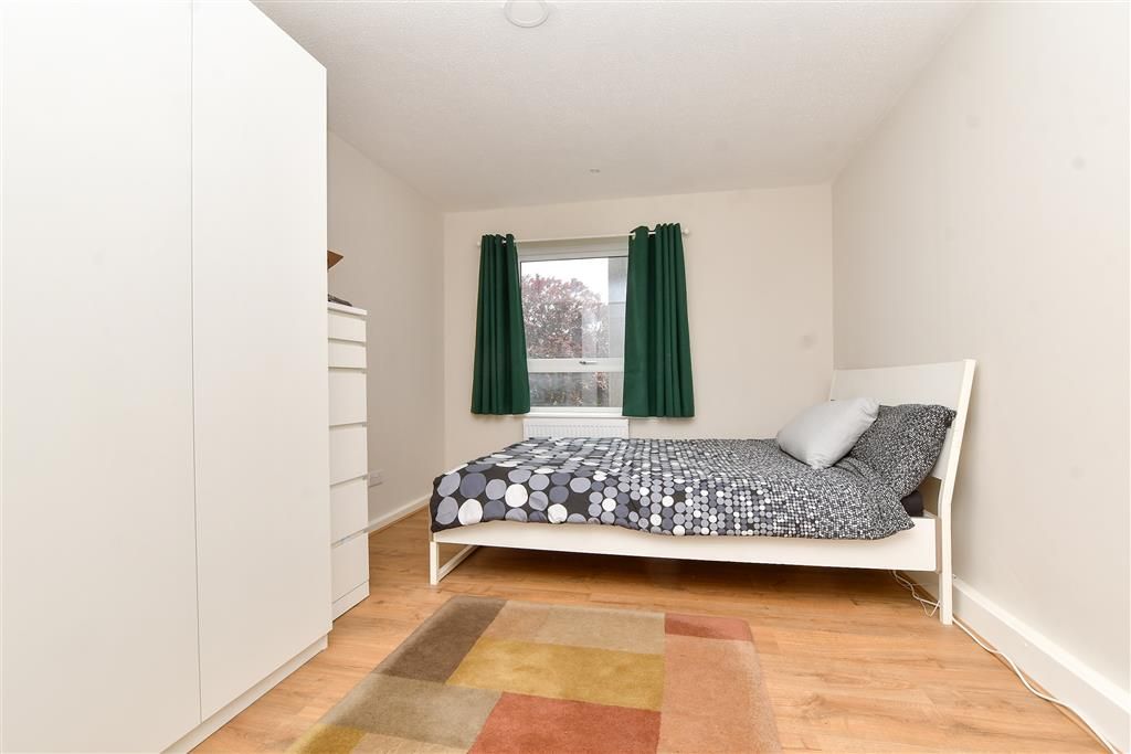 Property photo 1 of 11 Bedroom 1
