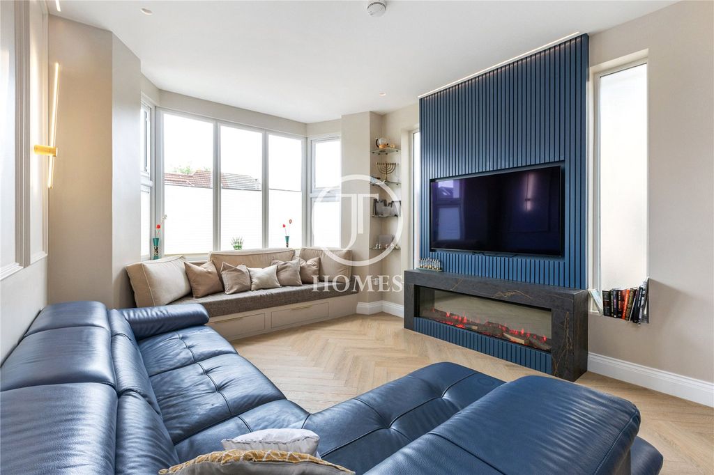 Property photo 2 of 12 Picture No. 07