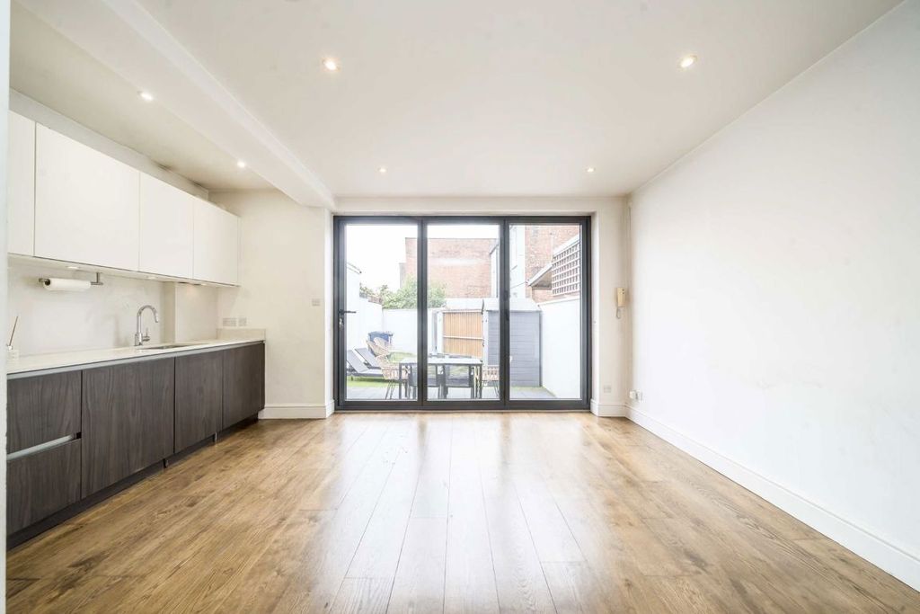 Property photo 2 of 5