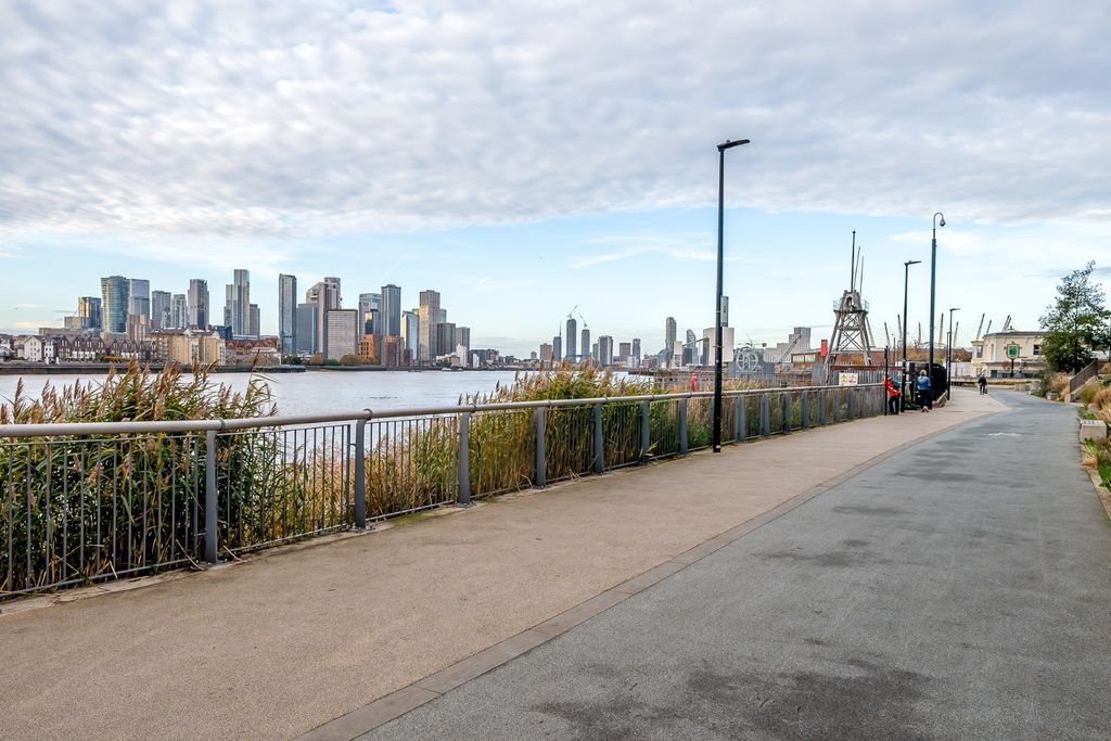 Property photo 3 of 20 4639884