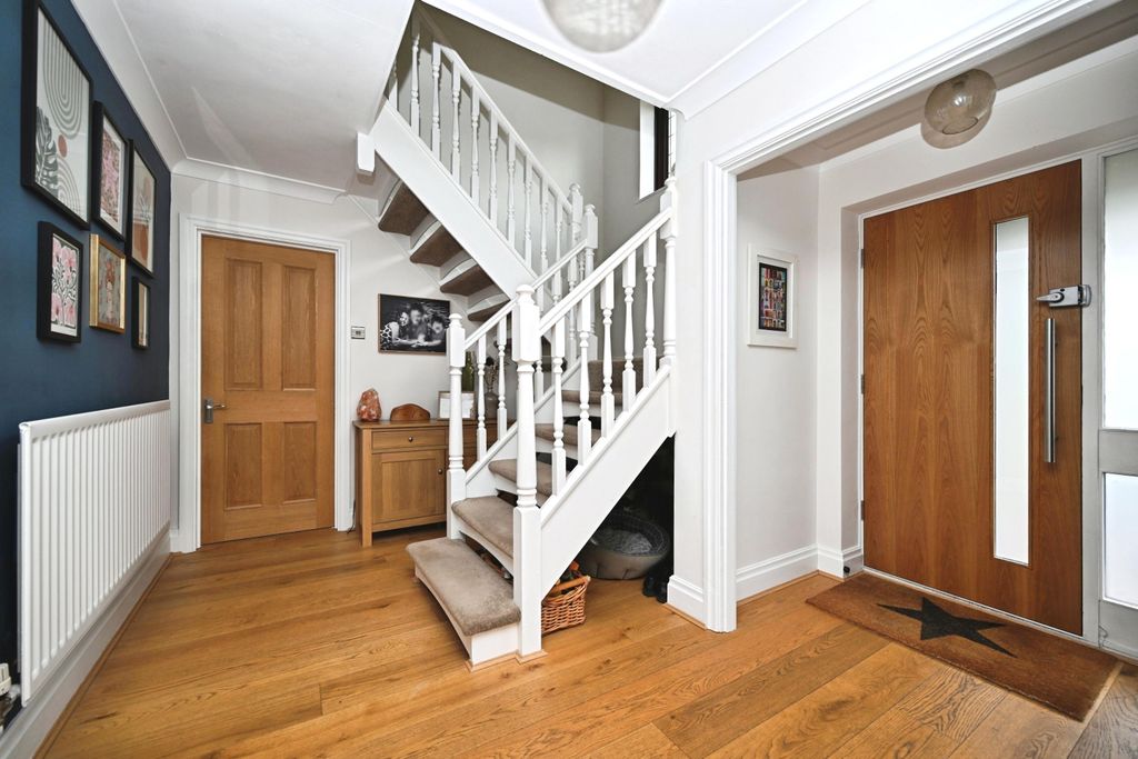 Property photo 2 of 30