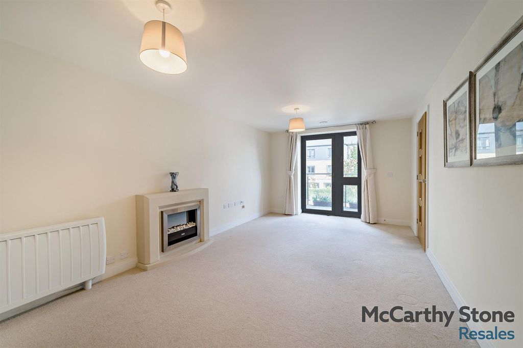 Property photo 3 of 15 Living Room