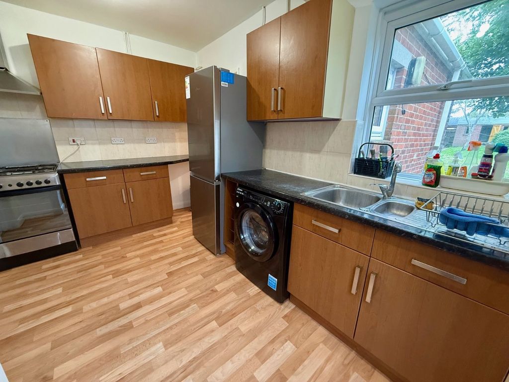 Property photo 2 of 13 Picture No. 14