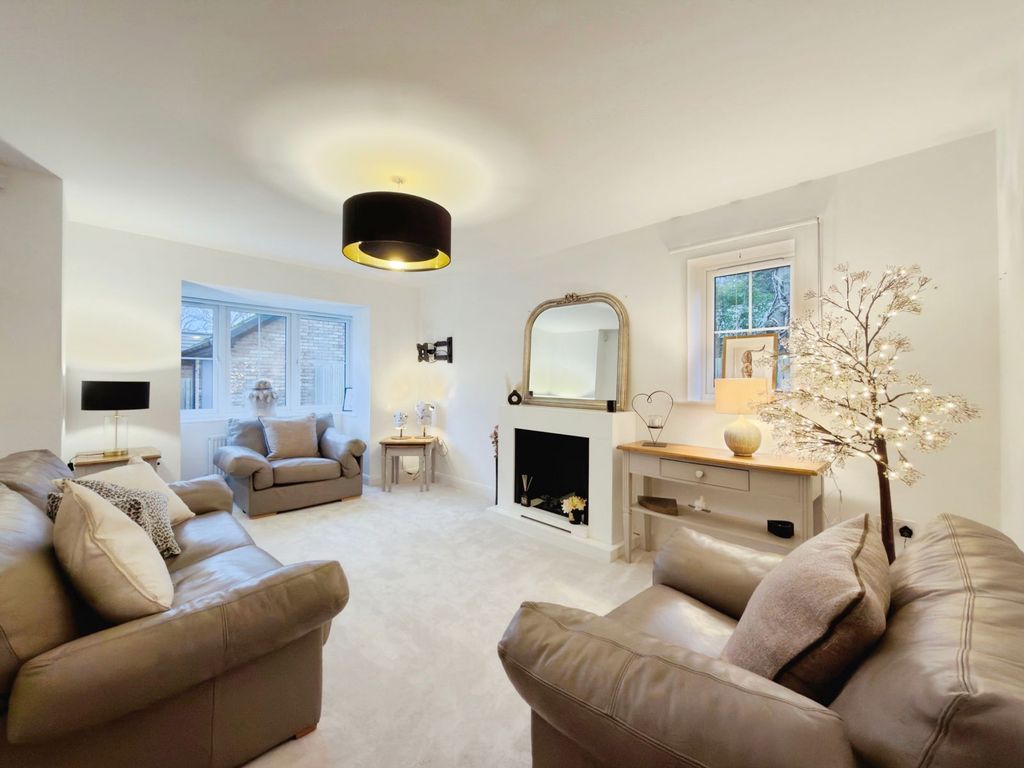 Property photo 2 of 27