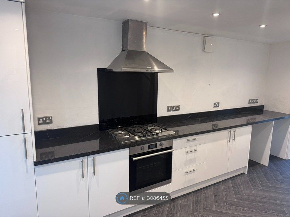 Property photo 1 of 15 Kitchen