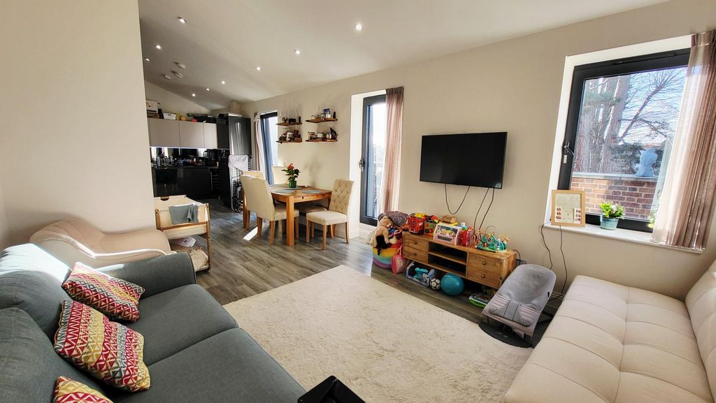 Property photo 2 of 11 Image