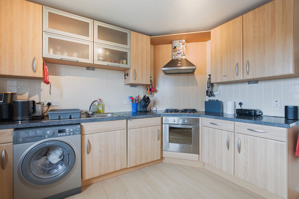 Property photo 3 of 24 Kitchen2