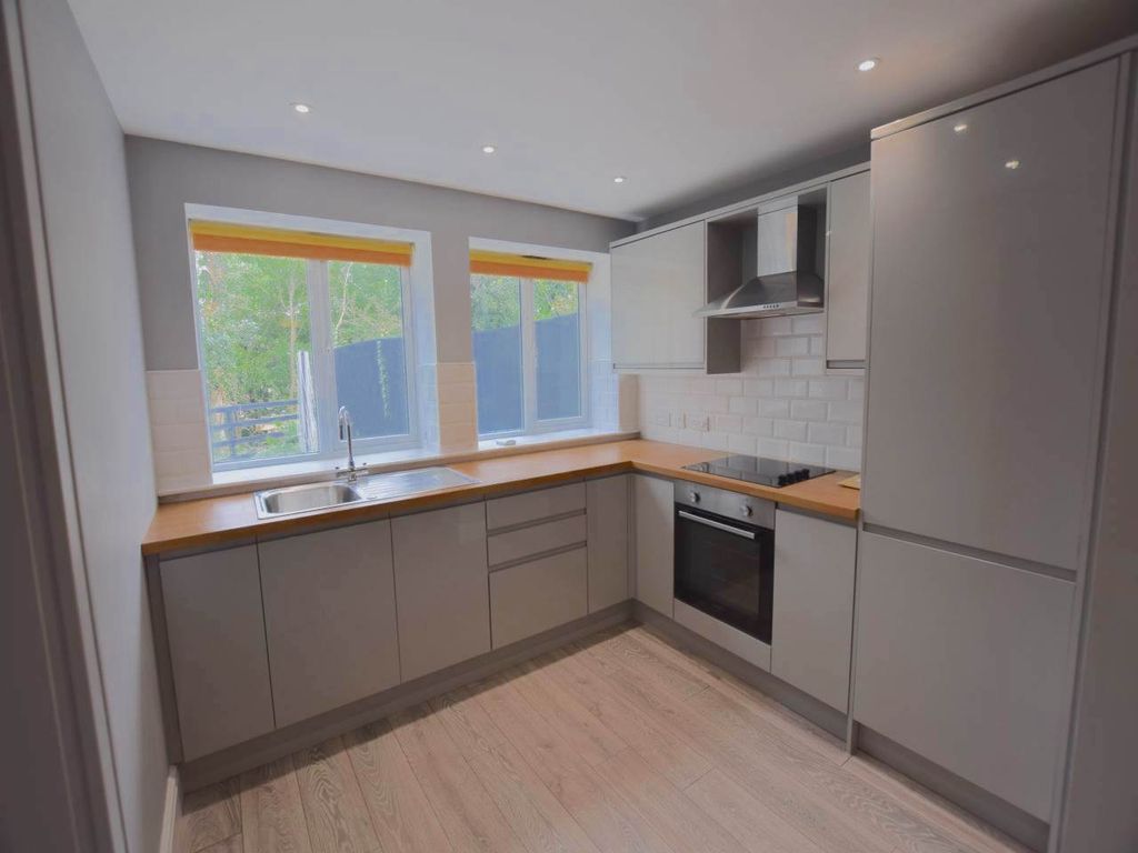 Property photo 2 of 5 Kitchen