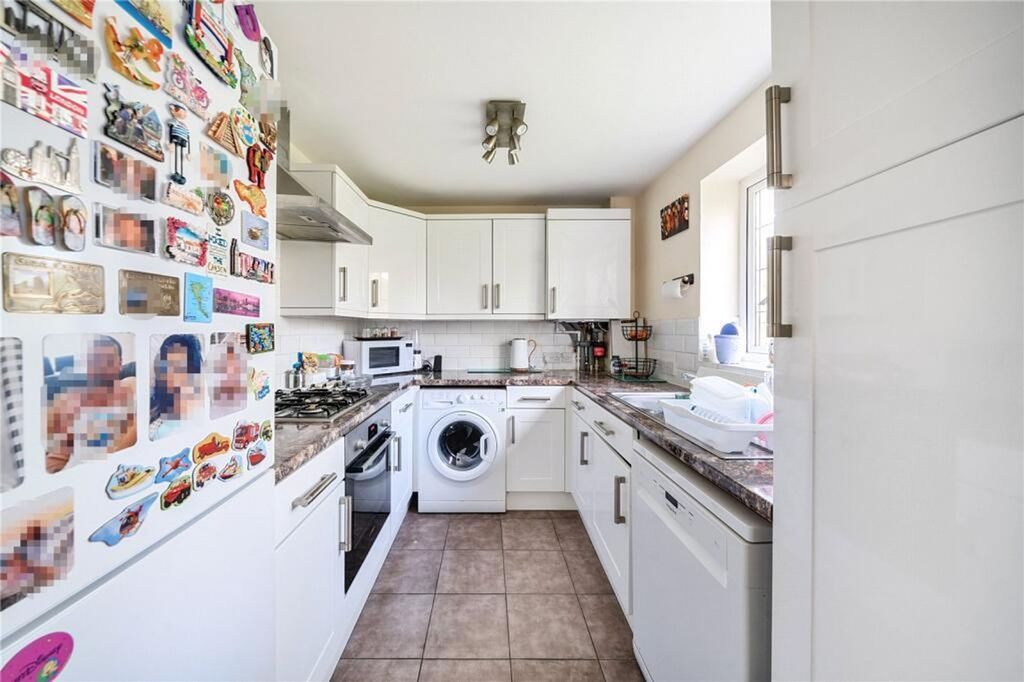 Property photo 1 of 11 Kitchen