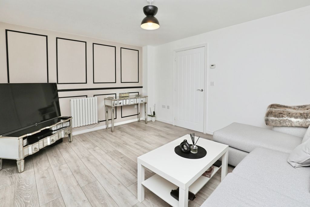 Property photo 3 of 15 Lounge