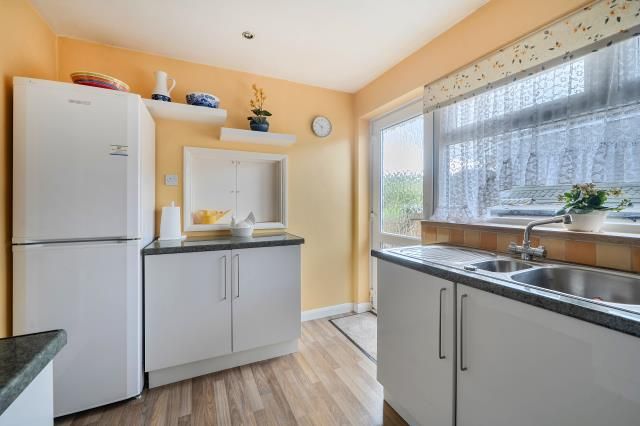 Property photo 3 of 19 Kitchen