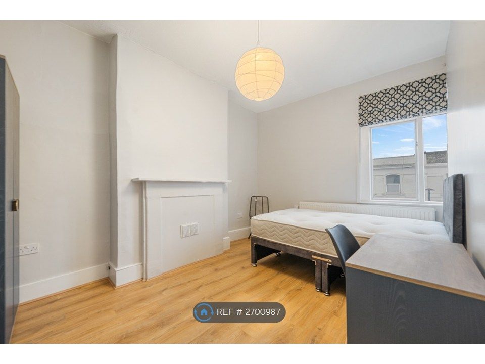 Property photo 2 of 5 Bedroom 1