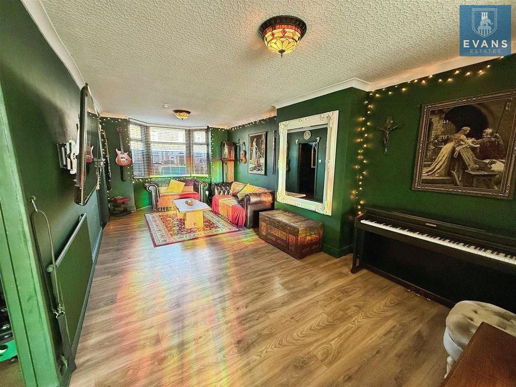Property photo 2 of 12 Through Lounge Diner