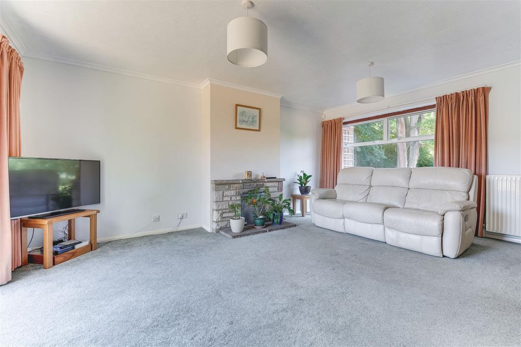 Property photo 2 of 20 Kingfisher Walk-12.Jpg