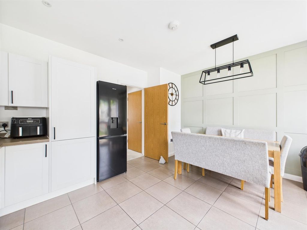 Property photo 3 of 20 Cam02885G0-Pr0416-Still008.Jpg