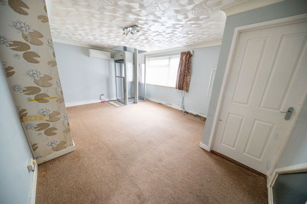 Property photo 3 of 13 Photo 4