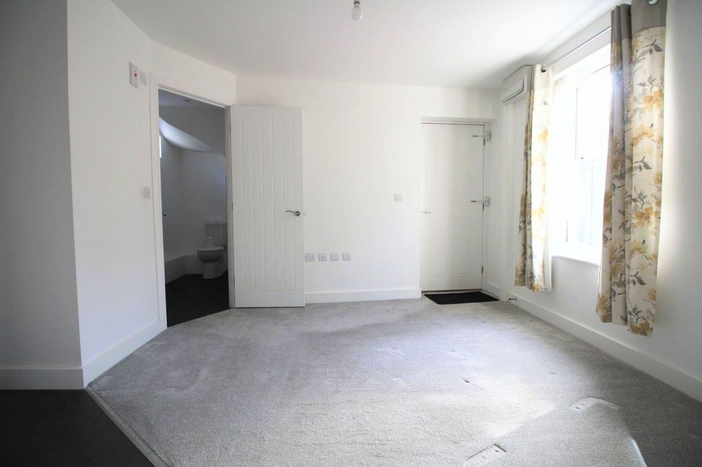 Property photo 2 of 7 Upxwfxtgsue1-Ajuzbltew.Jpg