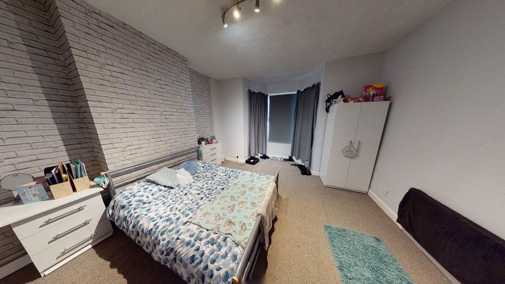 Property photo 2 of 6 Bright, Modern Double Bedroom With Contemporary Te...