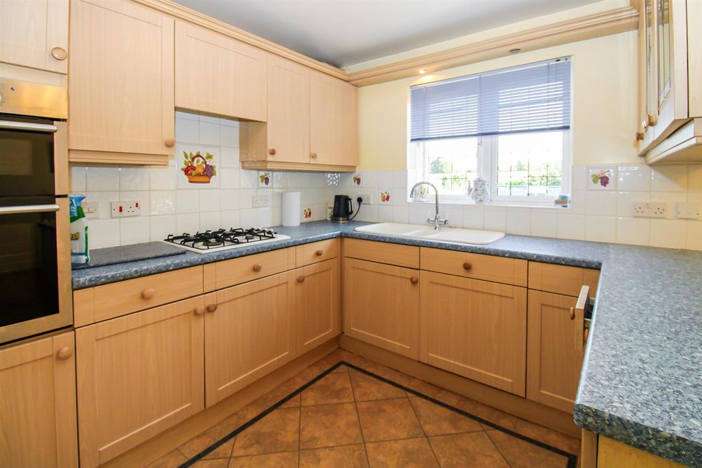 Property photo 3 of 13 Kitchen