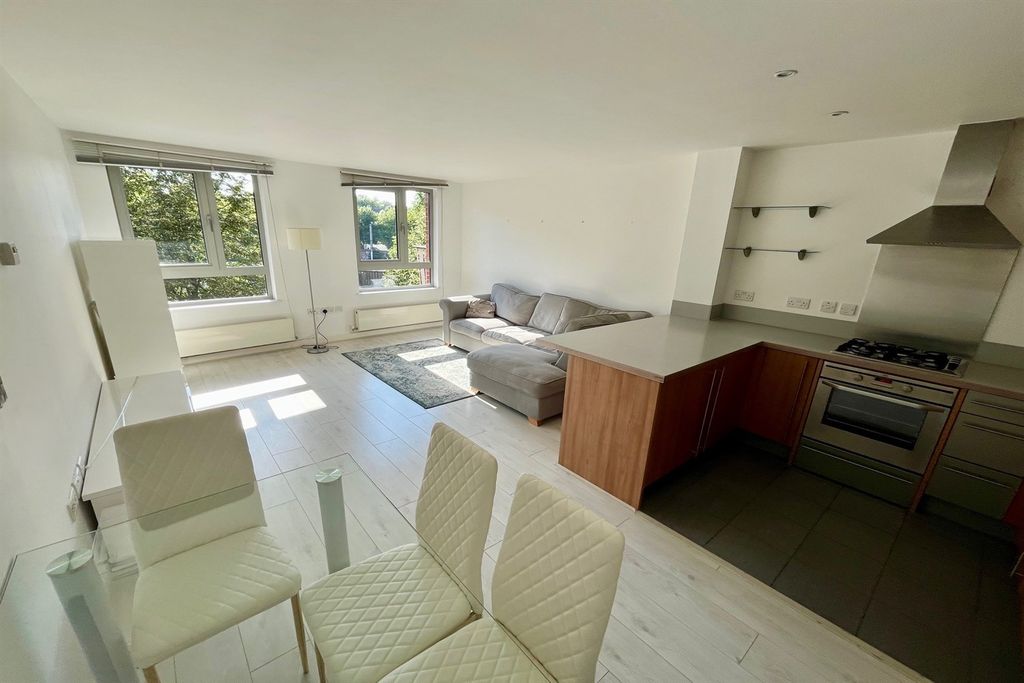 Property photo 1 of 13 (Main)