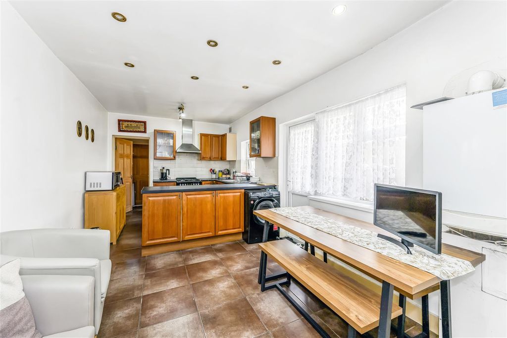 Property photo 2 of 23