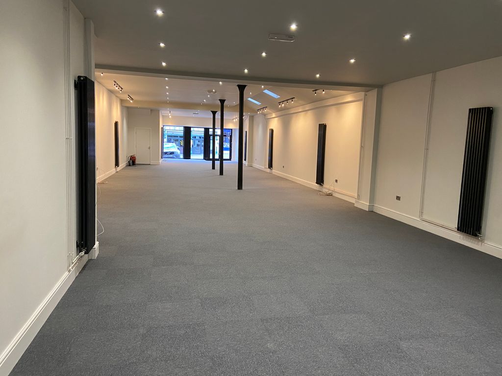 Property photo 2 of 4 Colwyn Bay - 19 Station Road Ll29 8Bp