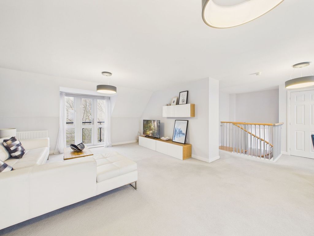 Property photo 2 of 12 Lounge