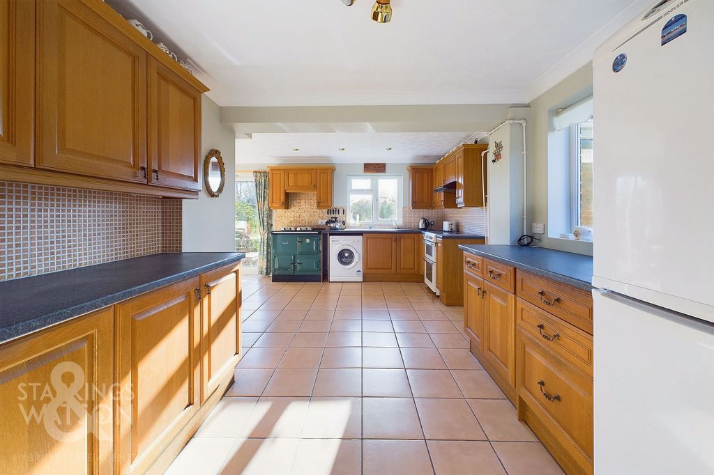 Property photo 3 of 28