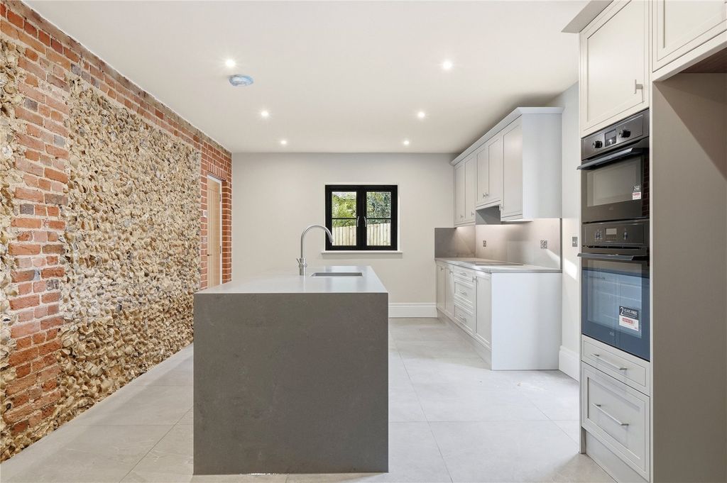 Property photo 3 of 34 Picture No. 27