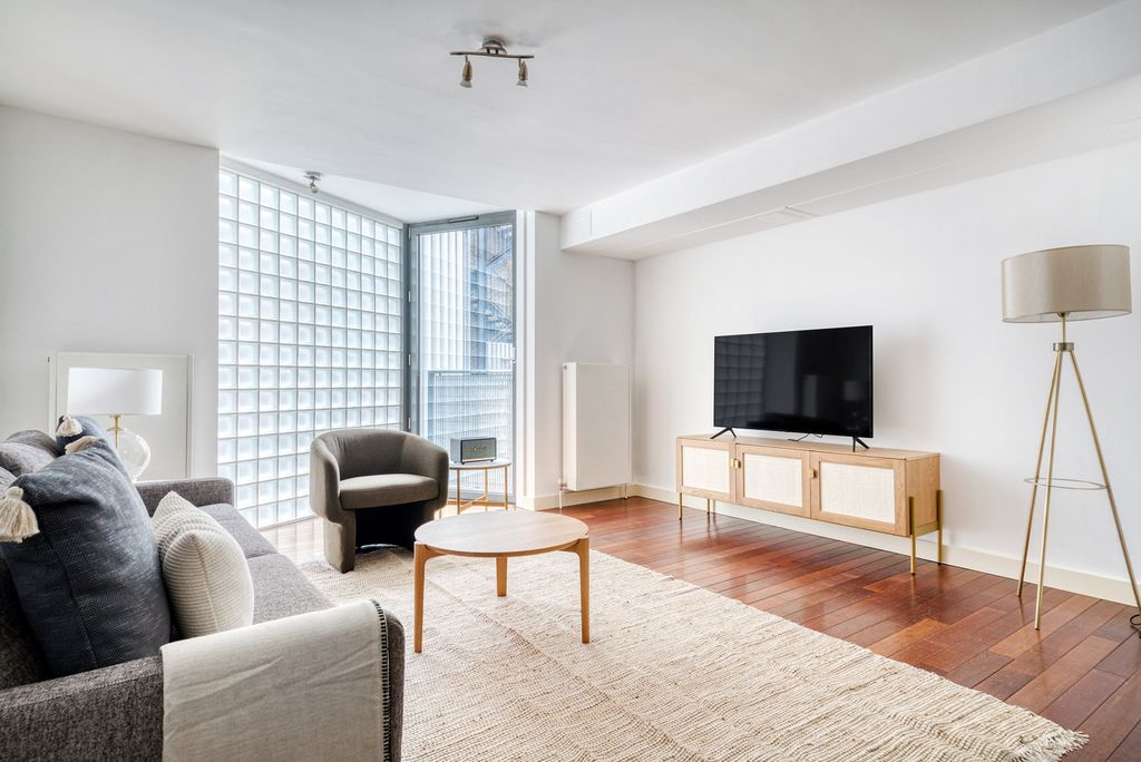 Property photo 1 of 15 Living Room