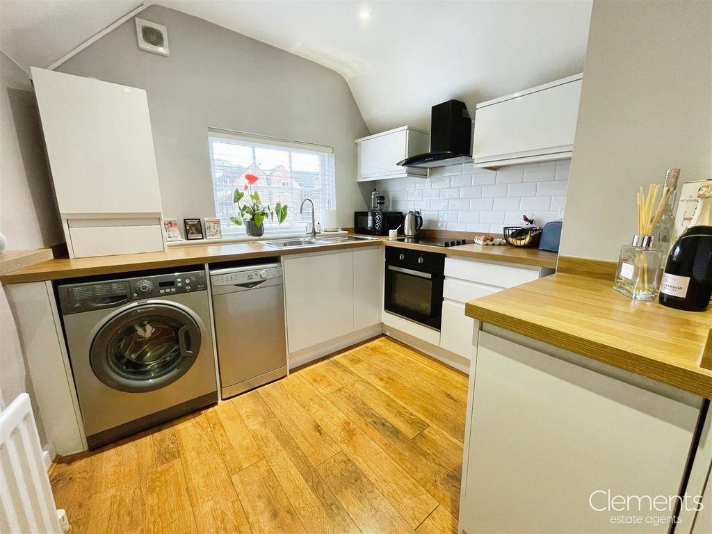 Property photo 2 of 11 Kitchen