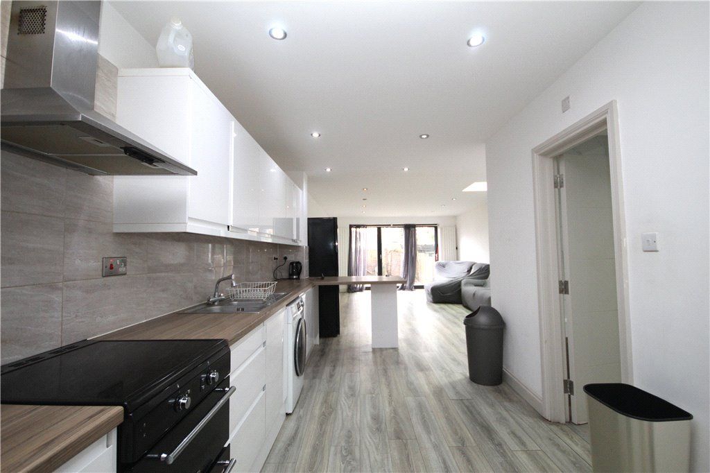 Property photo 2 of 10 Kitchen