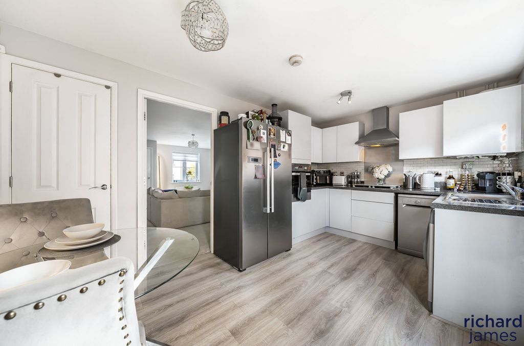 Property photo 2 of 11 07B54d97-Ab77-4c3...