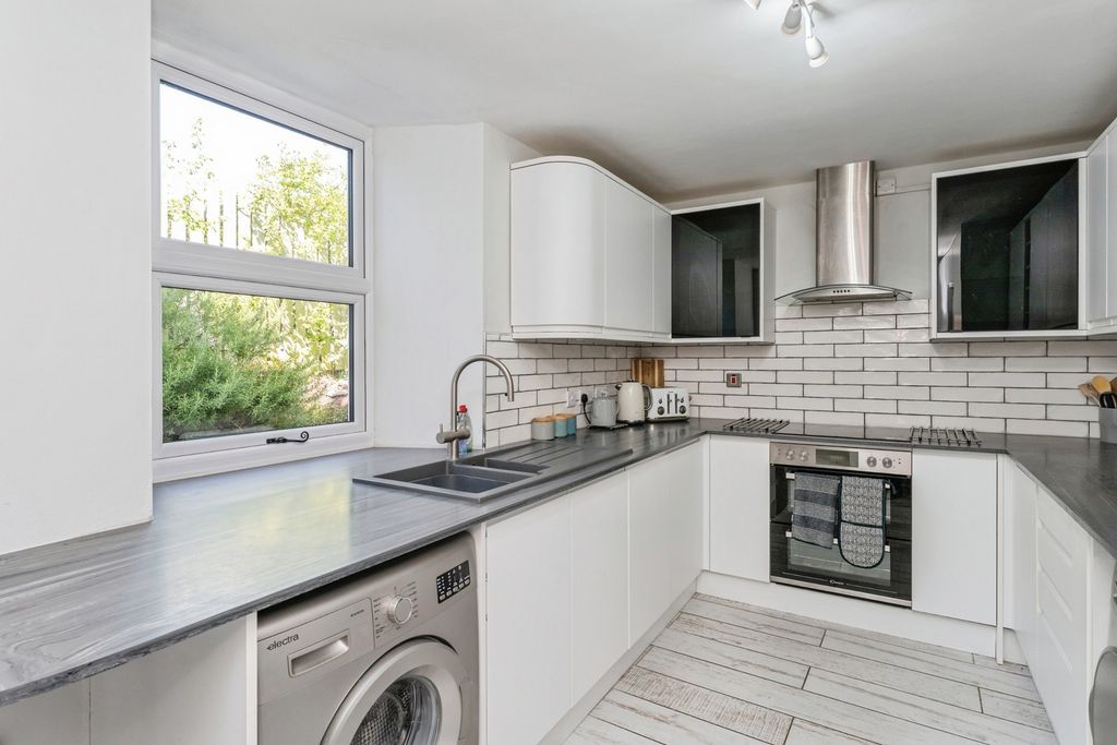 Property photo 3 of 34 Pbox-Img.Jpg