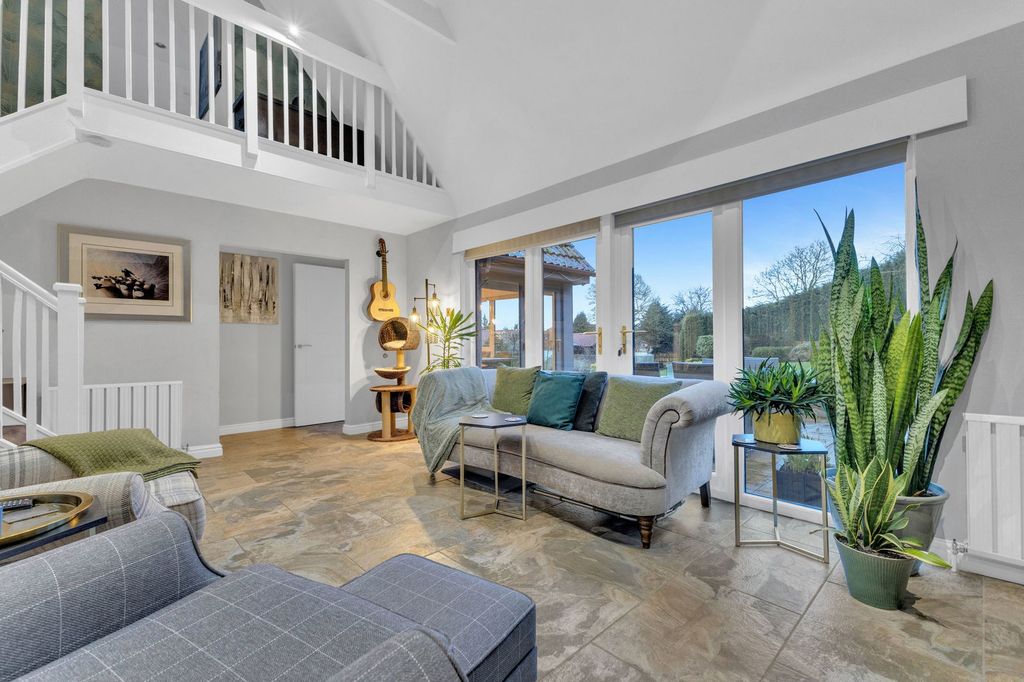 Property photo 2 of 47