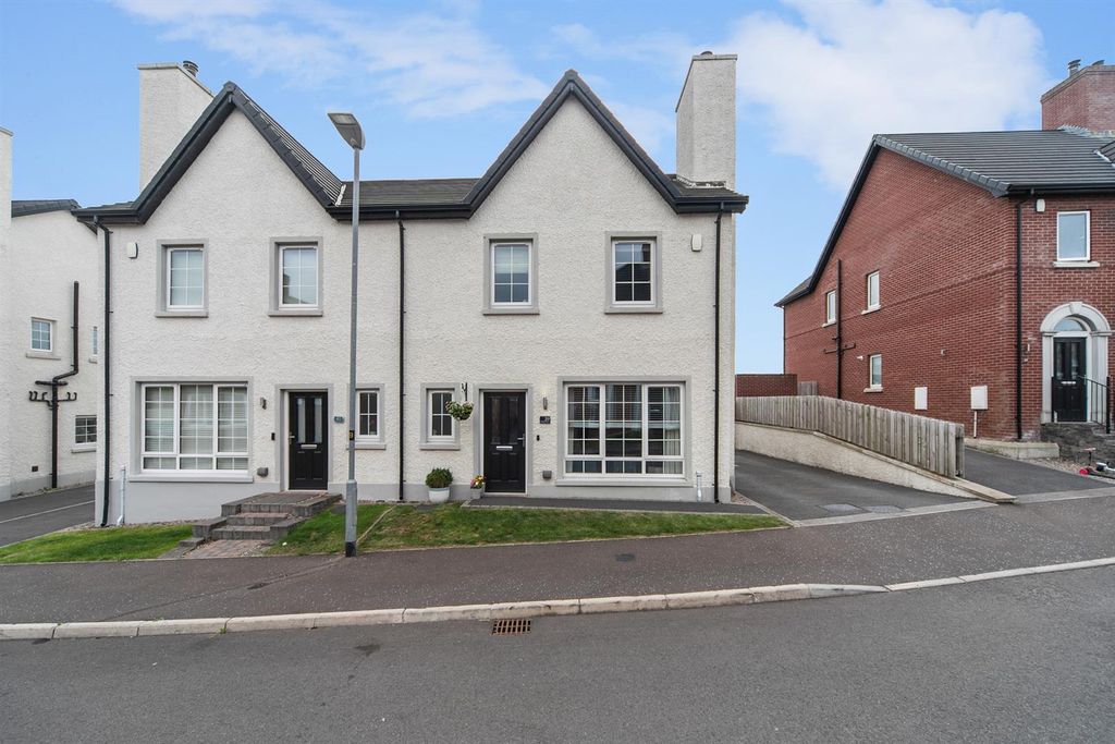 Property photo 1 of 34 39 Fairfields Manor 33.Jpg