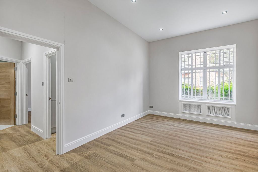 Property photo 2 of 12 Picture No. 27