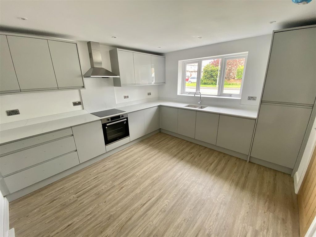 Property photo 1 of 20 Kitchen