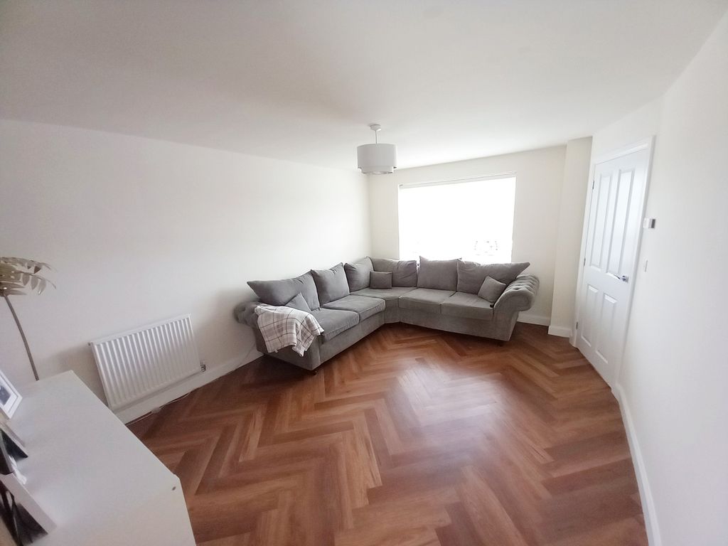 Property photo 2 of 19 Lounge