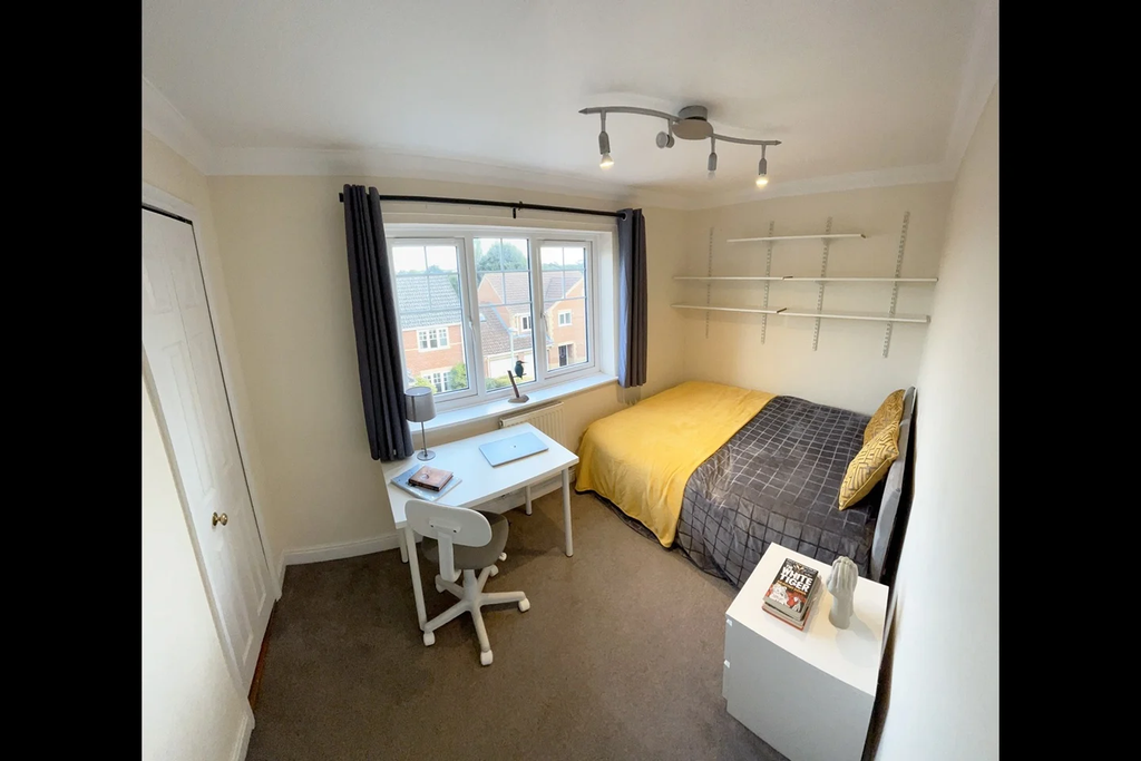 Property photo 3 of 15 Room 3