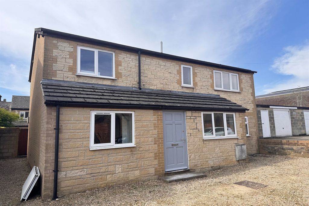 Property photo 1 of 12 (Main)