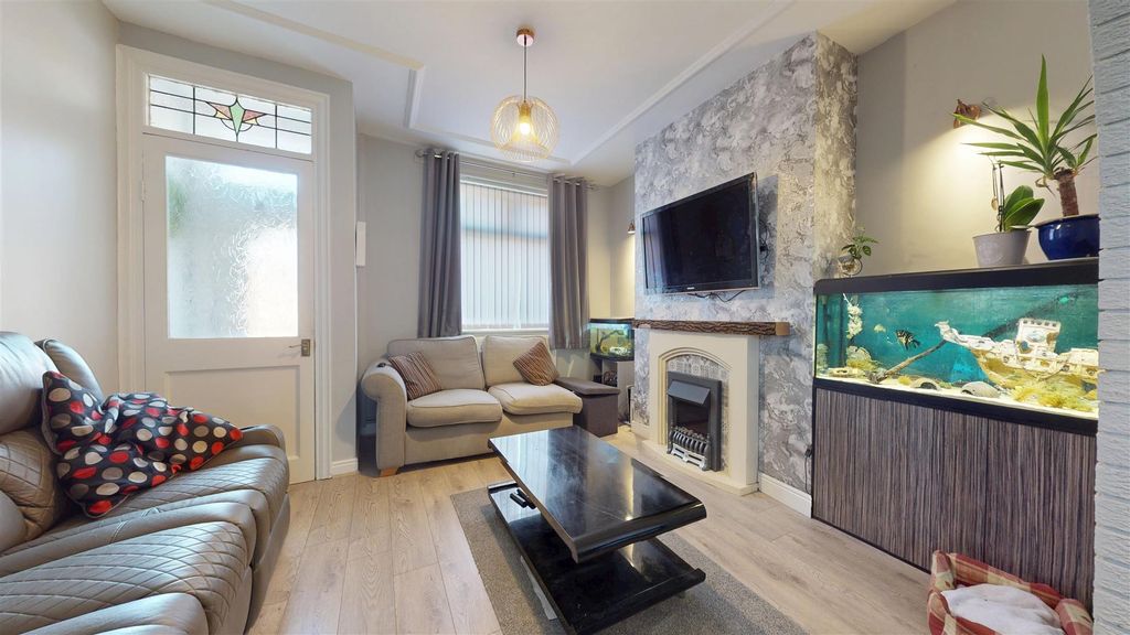 Property photo 3 of 23 Mendip Grove Reception Room