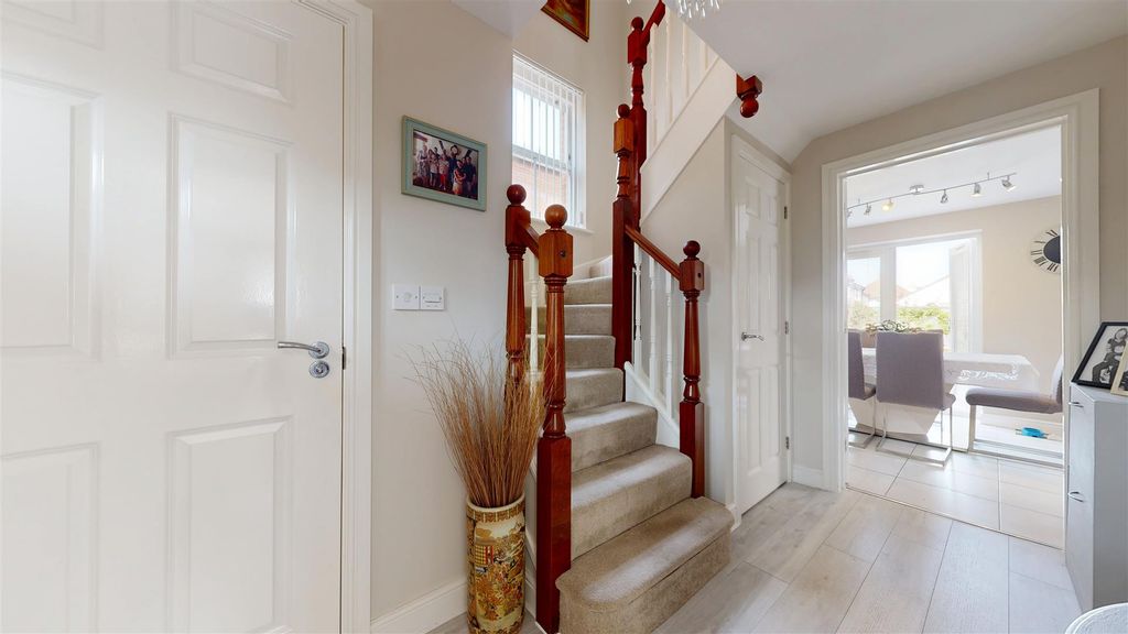 Property photo 3 of 16 Hallway.Jpg