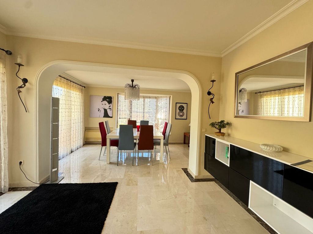 Property photo 2 of 50
