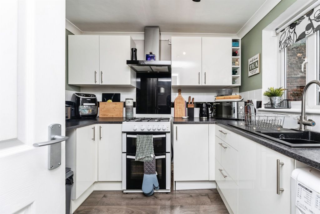 Additional image 4 of 3 bed semi-detached house for saleMain Street, Ealand, Scunthorpe DN17