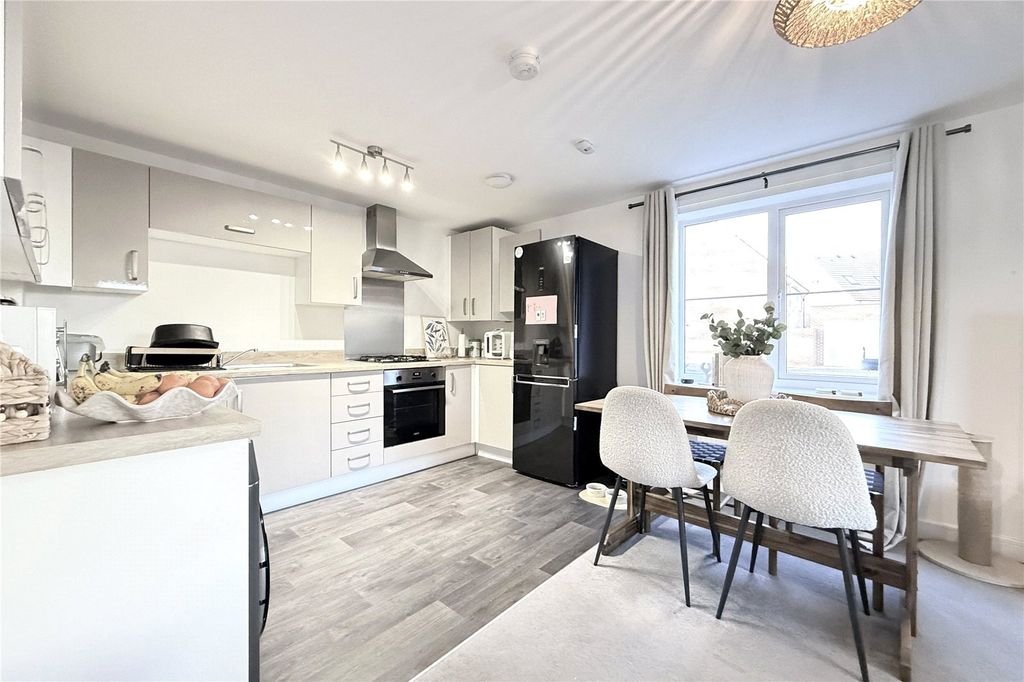 Property photo 2 of 14 Kitchen/Dining Area