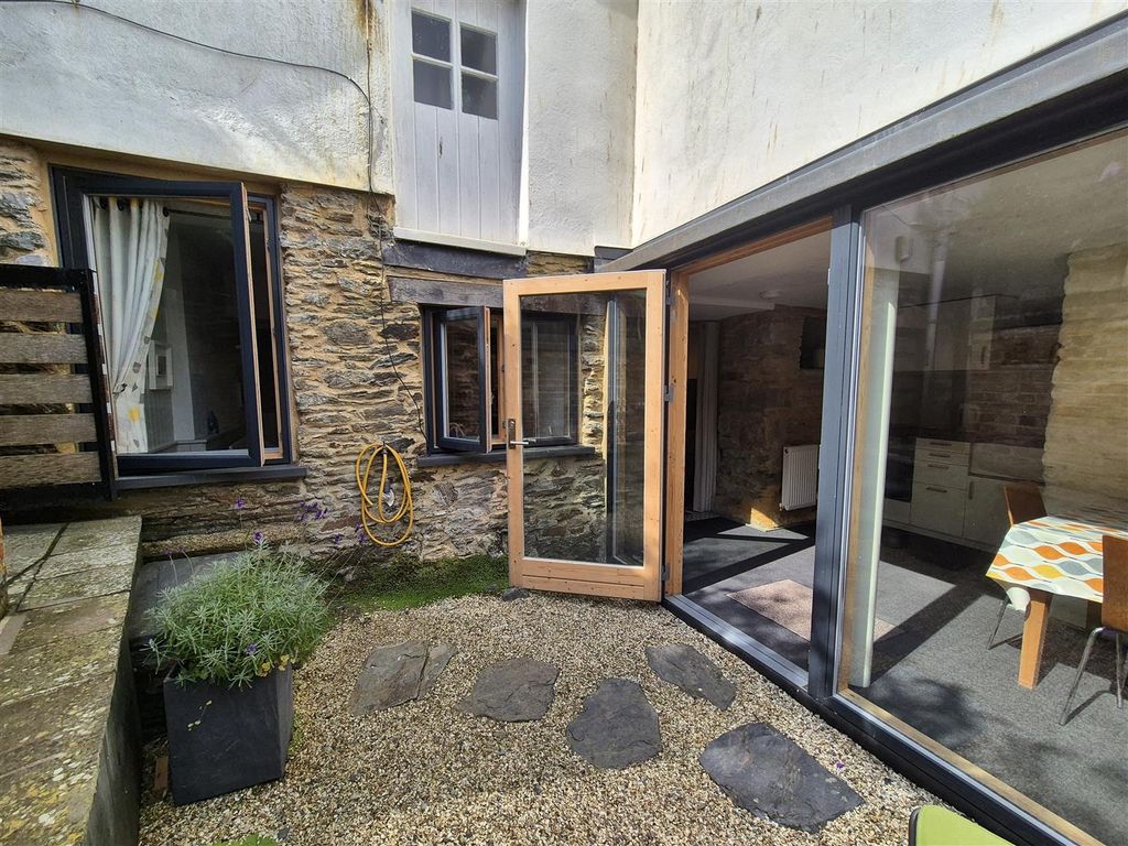 Property photo 1 of 14 Courtyard